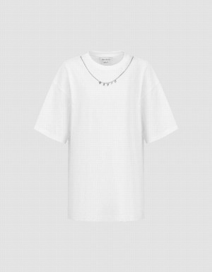 Camiseta Urban Revivo Necklace Decor Crew Neck Loose Mujer Blancos | MWC3045JI