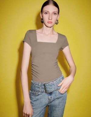 Camiseta Urban Revivo Square-Cut Collar Flaco Mujer Amarillos | QHW5767DO