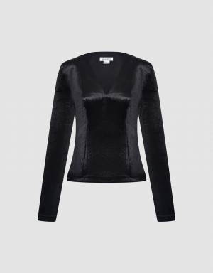 Camiseta Urban Revivo V-Neck Skater Mujer Negros | POO6887UA
