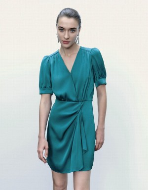Vestido Urban Revivo Surplice Front V-Neck Skater Mujer Verdes | FFP3237UN