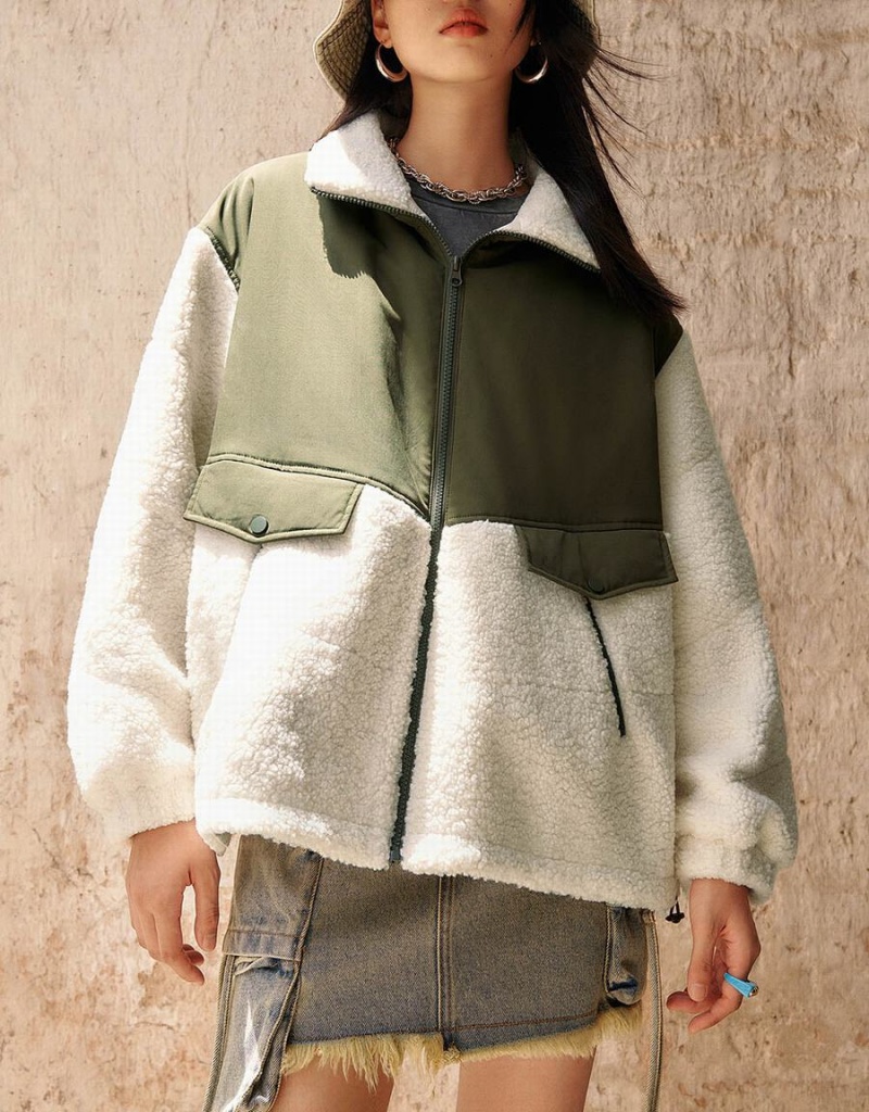 Abrigos Urban Revivo Furry Stand Collar Acolchado Mujer Blancos | FXG6227TV