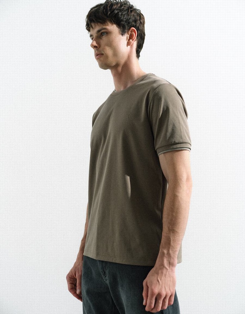 Camiseta Urban Revivo Crew Neck Directo Hombre Kaki | GSV1698SK