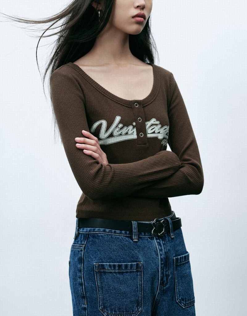 Camiseta Urban Revivo Letter Print With Press Buttons Mujer Marrom | REJ7141PJ