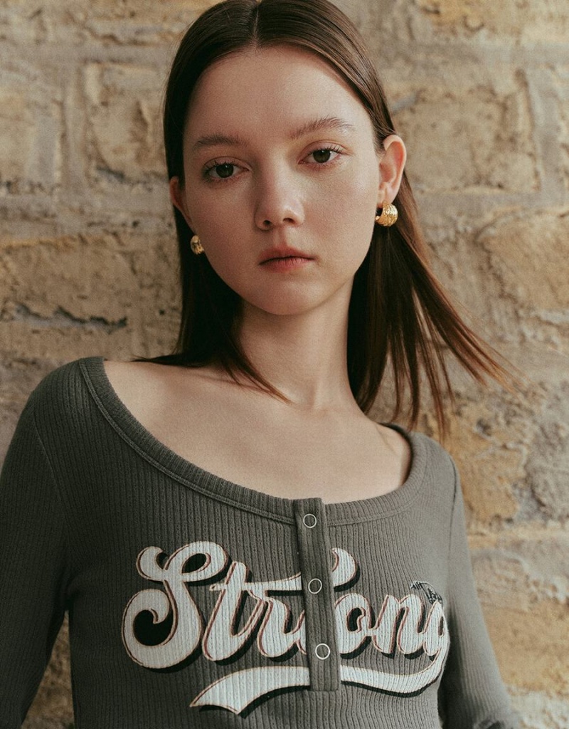 Camiseta Urban Revivo Letter Printed Crew Neck Flaco Mujer Grises Oscuro | SNM8052ZG