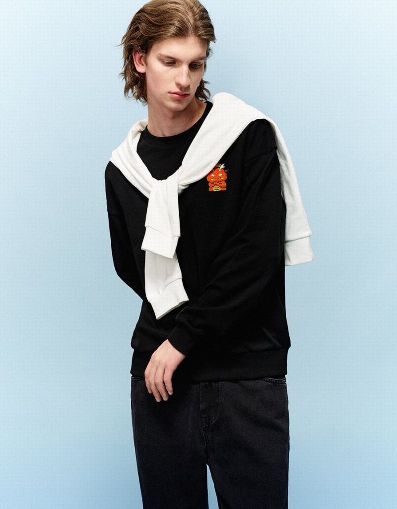 Sudaderas Urban Revivo Embossed Crew Neck Hombre Negros | HGO6984YY